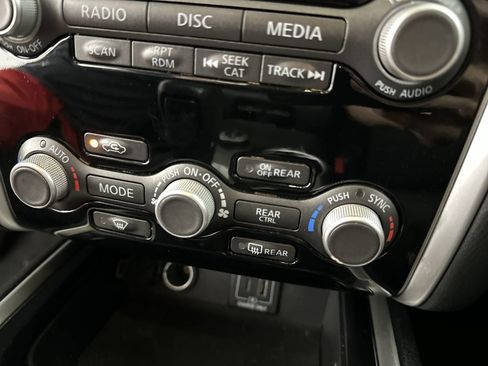 Used 2020 Nissan Pathfinder S image 23