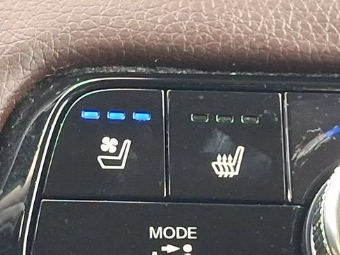 Used 2025 Honda Pilot Elite image 25