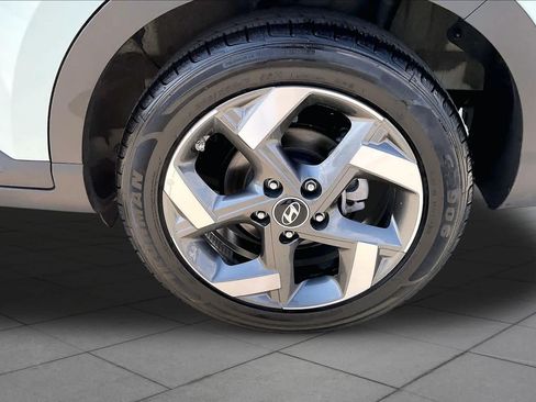 Used 2025 Hyundai Venue SEL FWD image 10