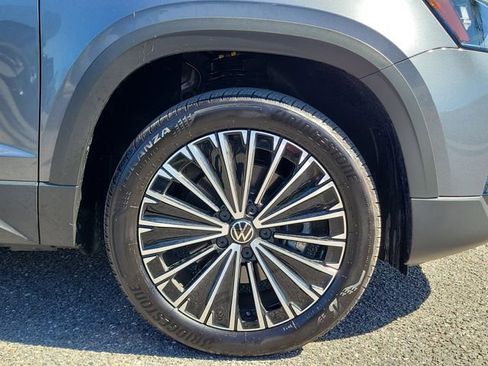 Used 2025 Volkswagen Taos SE FWD image 5