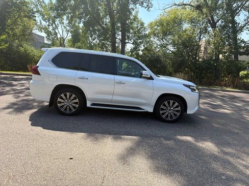 Used 2016 Lexus LX 570 4WD w/ Luxury Package image 19