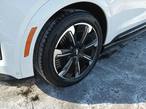 Used 2025 Cadillac Escalade IQ Sport 2 w/ LPO, ONYX Package image 6