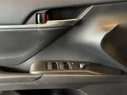 Used 2022 Toyota Camry SE image 20