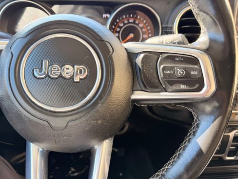 Used 2019 Jeep Wrangler Unlimited Sahara AWD/4WD image 33