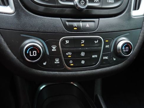 Used 2022 Chevrolet Malibu LT image 24