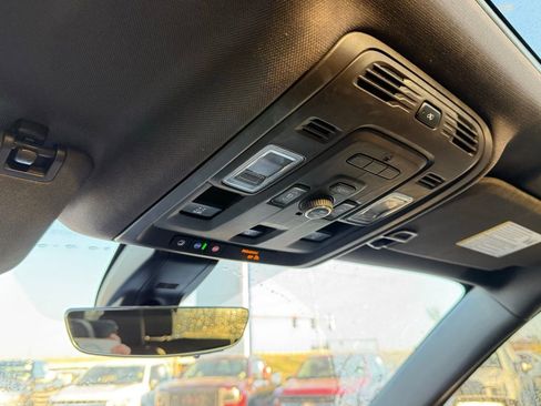 Used 2021 GMC Yukon Denali w/ Denali Premium Package image 19