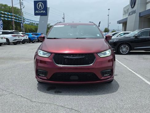 Used 2022 Chrysler Pacifica Limited w/ S Appearance Package FWD image 9