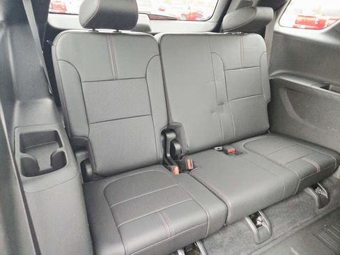 Used 2022 Chevrolet Traverse RS w/ LPO, Floor Liner Package image 17