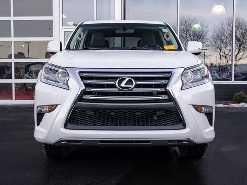 Used 2018 Lexus GX 460 image 2