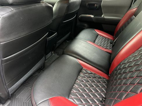 Used 2018 Toyota Tacoma SR5 image 11