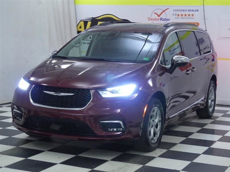 Used 2023 Chrysler Pacifica Limited AWD/4WD image 4