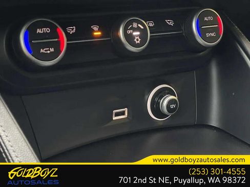 Used 2018 Alfa Romeo Stelvio AWD image 22