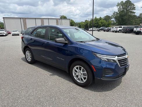 Used 2022 Chevrolet Equinox LS AWD/4WD image 8