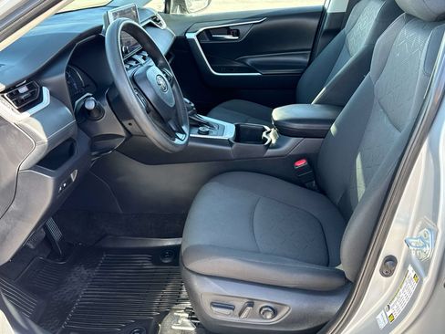 Used 2024 Toyota RAV4 XLE AWD/4WD image 9