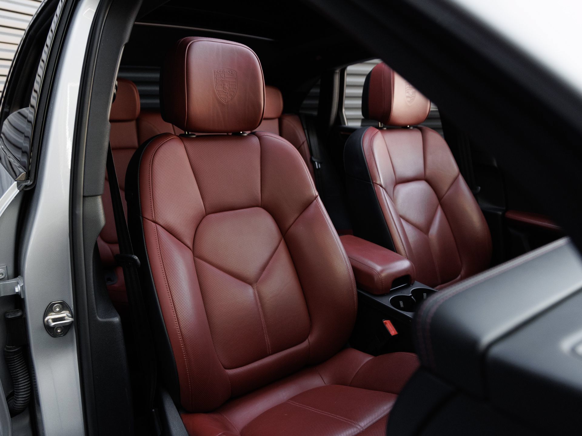 Certified 2023 Porsche Macan AWD/4WD image 34