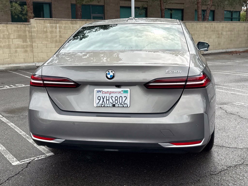 Used 2026 BMW 530i w/ Premium Package RWD image 9