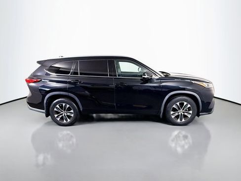 Used 2020 Toyota Highlander XLE AWD/4WD image 5
