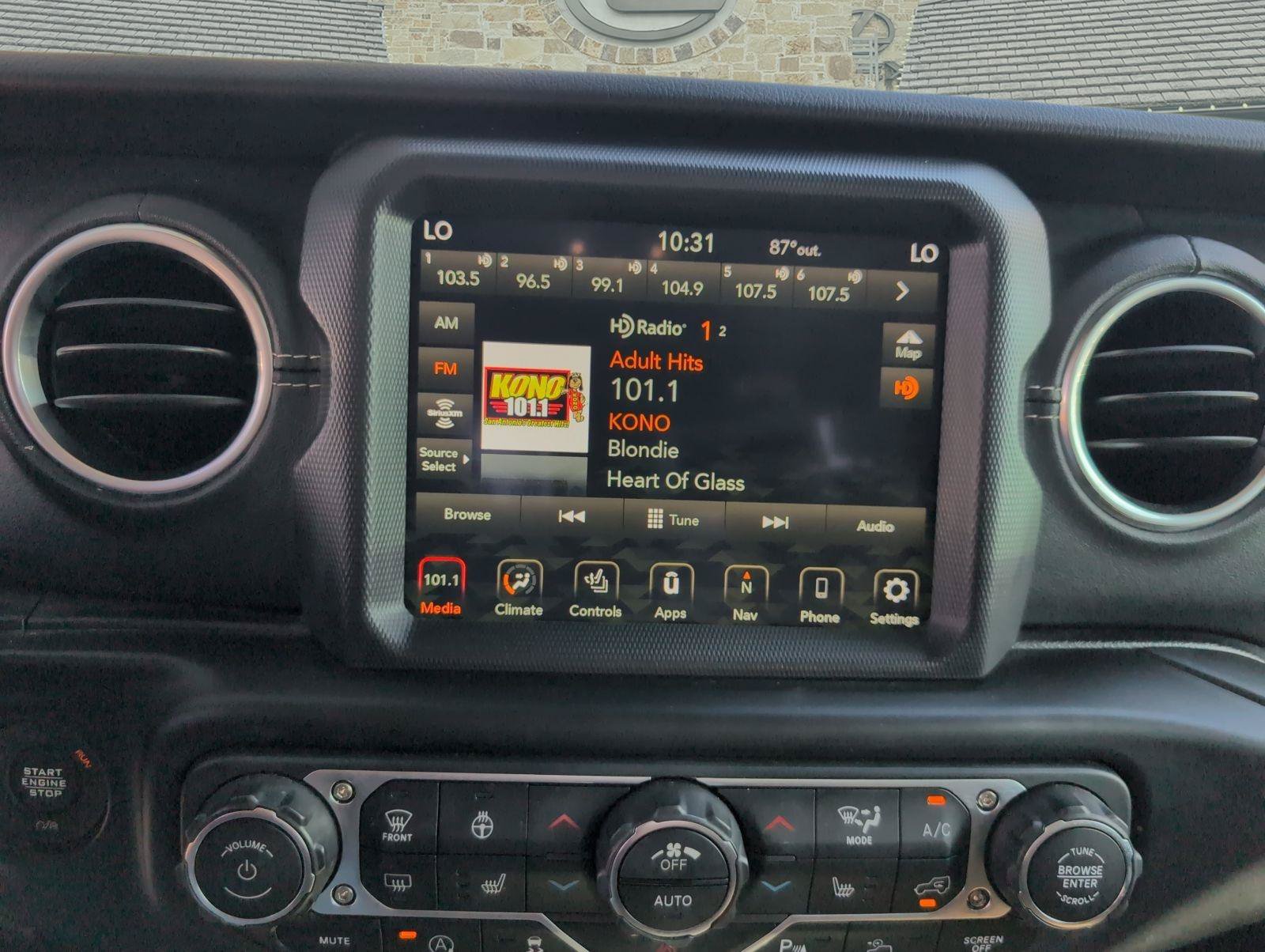 Used 2020 Jeep Gladiator Overland AWD/4WD image 13