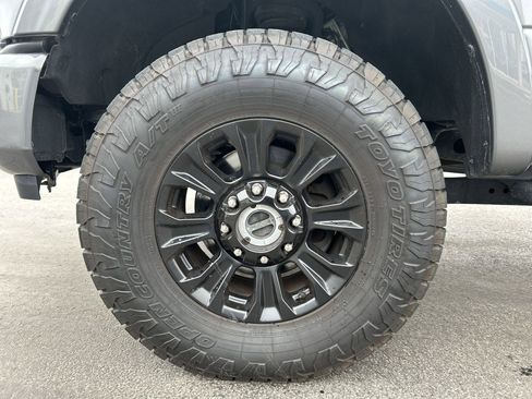 Used 2022 Ford F250 Lariat w/ Tremor Off-Road Package image 27