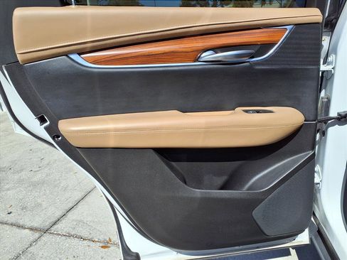 Used 2019 Cadillac XT5 Platinum image 17