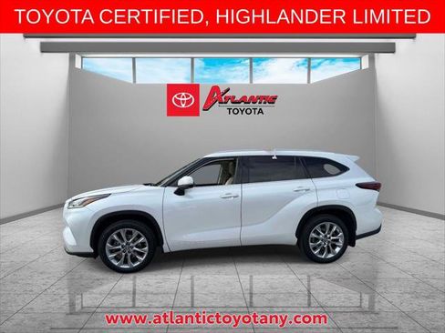 Certified 2024 Toyota Highlander Limited AWD/4WD image 4