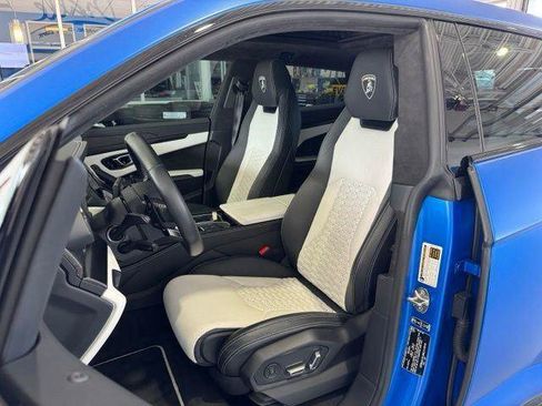 Used 2021 Lamborghini Urus AWD/4WD image 25