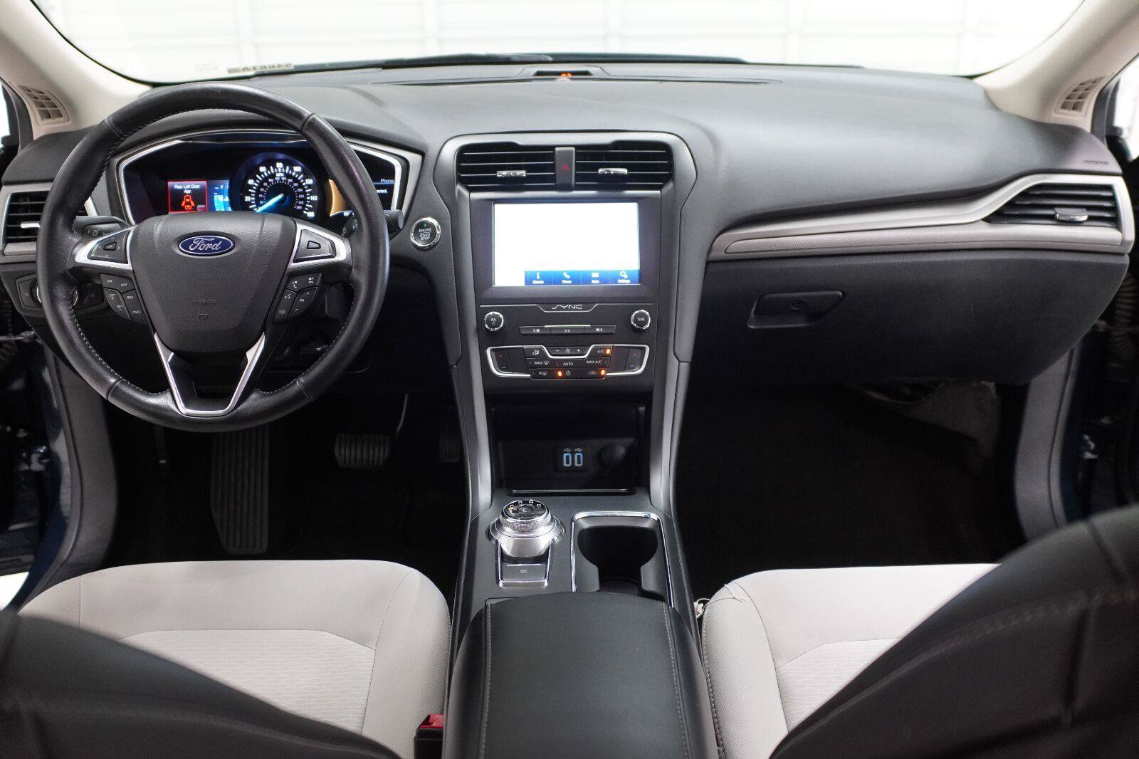 Used 2020 Ford Fusion SE w/ Equipment Group 151A FWD image 12