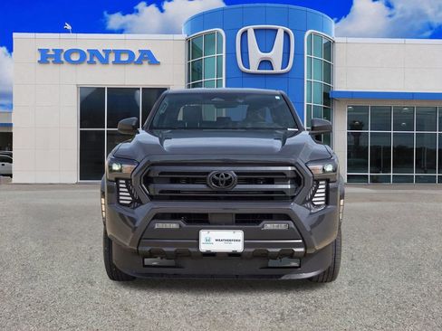 Used 2024 Toyota Tacoma SR5 AWD/4WD image 8