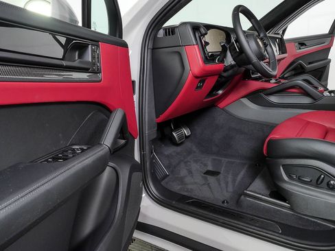 New 2026 Porsche Cayenne GTS AWD/4WD image 6