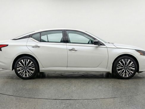 Used 2025 Nissan Altima 2.5 SV image 11