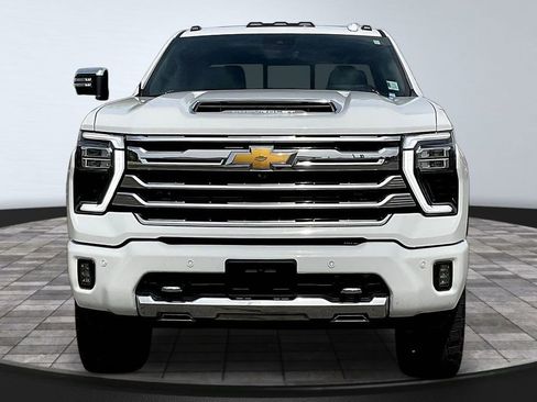 Used 2024 Chevrolet Silverado 3500 High Country w/ High Country Premium Package image 3