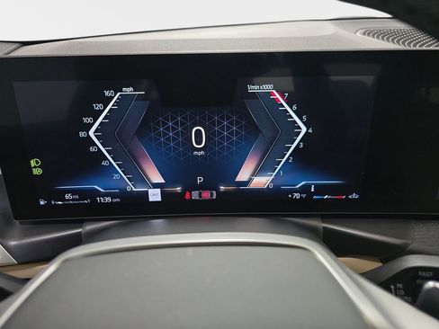 Used 2025 BMW 330i Sedan w/ M Sport Package image 22