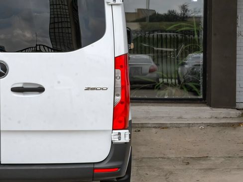 Used 2024 Mercedes-Benz Sprinter 2500 image 34