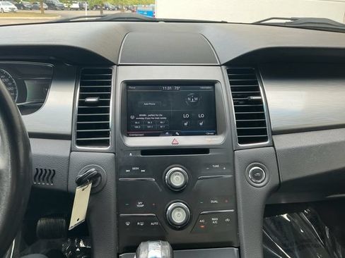 Used 2013 Ford Taurus SEL FWD image 21