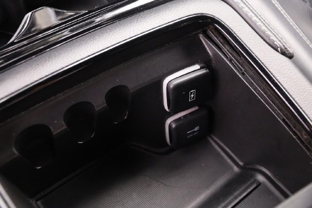 Used 2025 Chrysler Pacifica Limited FWD image 23
