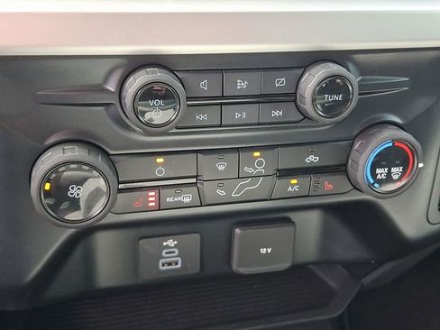 Used 2024 Ford F250 XLT w/ XLT Premium Package AWD/4WD image 15