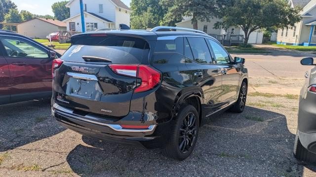 Used 2022 GMC Terrain Denali w/ Black Diamond Edition AWD/4WD image 4