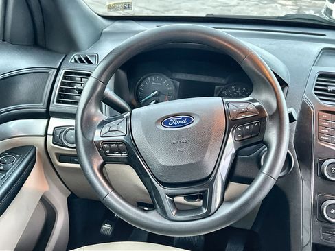 Certified 2019 Ford Explorer 4WD w/ Class III Trailer Tow Package image 16