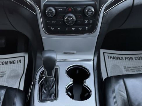 Used 2018 Jeep Grand Cherokee Limited image 16