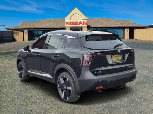 Used 2025 Nissan Kicks SR AWD/4WD image 3