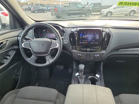 Used 2023 Chevrolet Traverse LT image 9