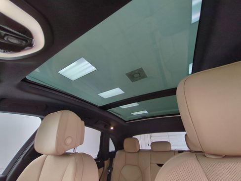 Certified 2023 Porsche Macan AWD/4WD image 21
