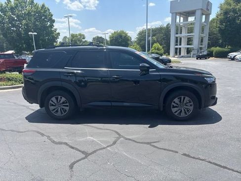 Used 2025 Nissan Pathfinder SV AWD/4WD image 7