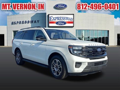 Used 2025 Ford Expedition Active AWD/4WD image 5