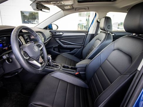 Used 2024 Volkswagen Jetta SE w/ Panoramic Sunroof Package FWD image 25