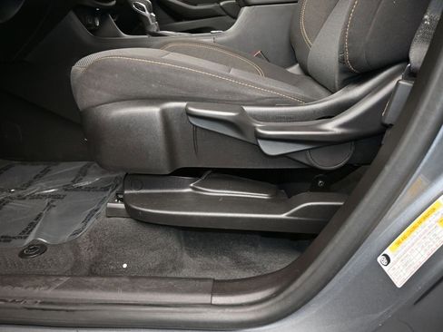 Used 2021 Chevrolet Traverse LS image 15