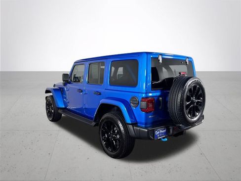 Used 2024 Jeep Wrangler Unlimited Sahara w/ Technology Group AWD/4WD image 8