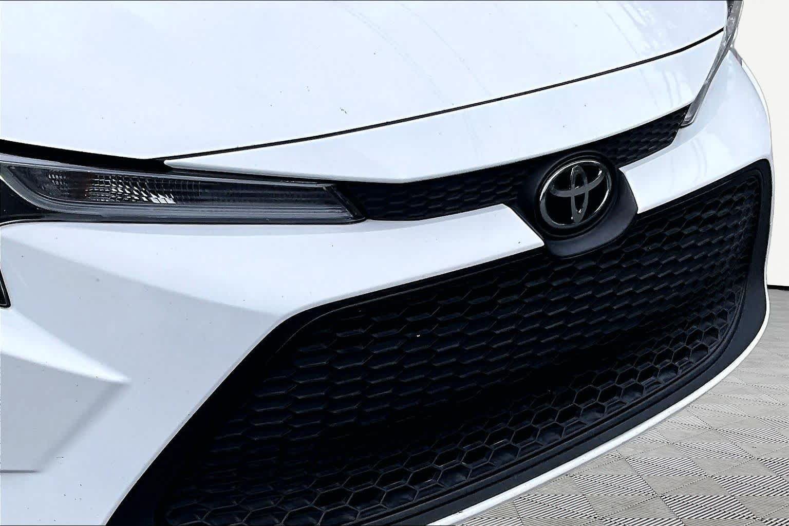 Certified 2021 Toyota Corolla LE FWD image 30