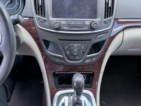 Used 2017 Buick Regal Sport Touring FWD image 5