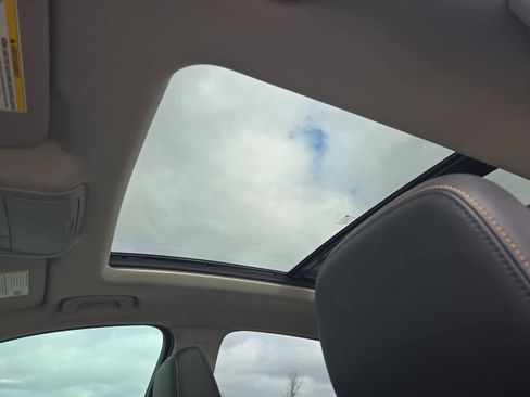 Used 2020 Chevrolet Equinox Premier image 17